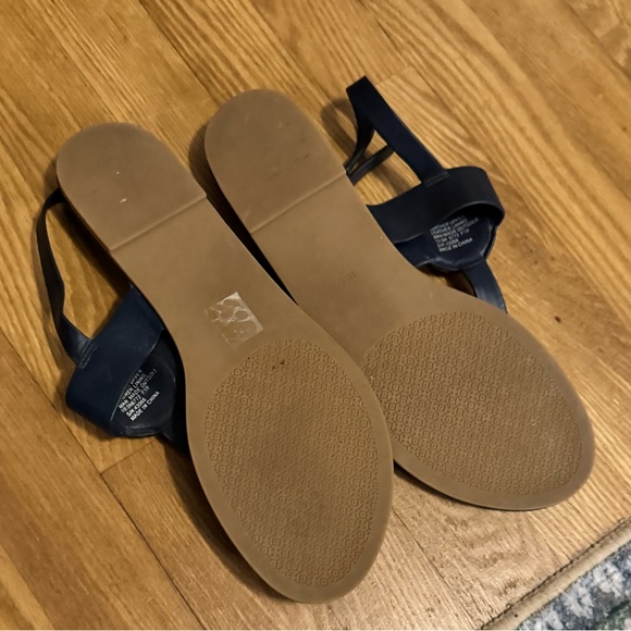 Tory Burch Bryce Leather Flat Thong Sandal - Picture 2 of 5
